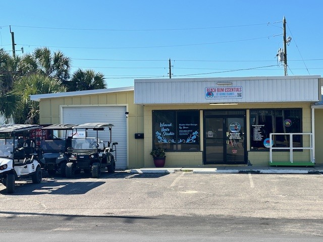 Things To Do https://collinsvacationrentals.icnd-cdn.com/images/thingstodo/Beach Bum front and golf carts.jpg